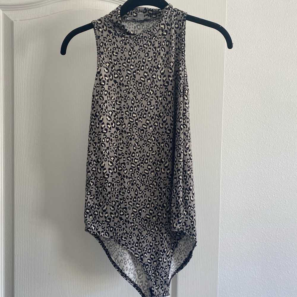 Gaze Black and Gray Cheetah Bodysuit SZ M